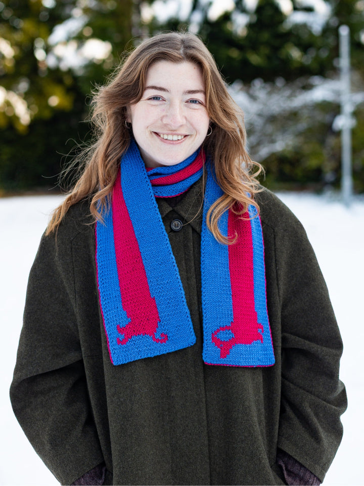 Strickpaket Sausage Dog Scarf - Englischsprachig - Devout Hand