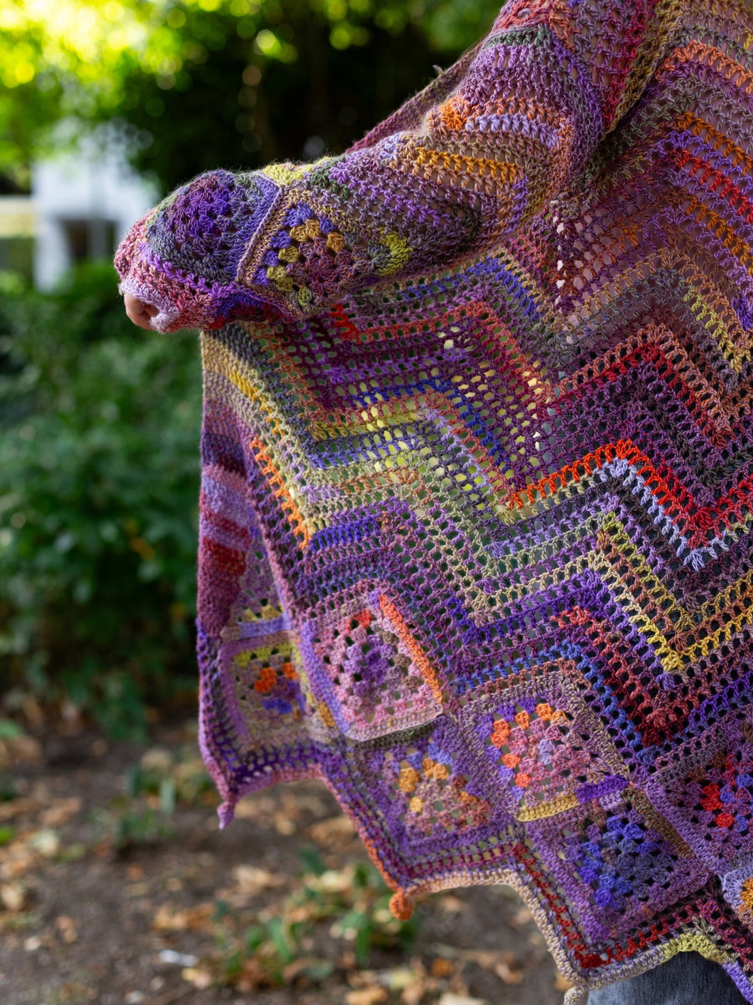 Häkelpaket Festive Granny Cardigan - Knotten Design