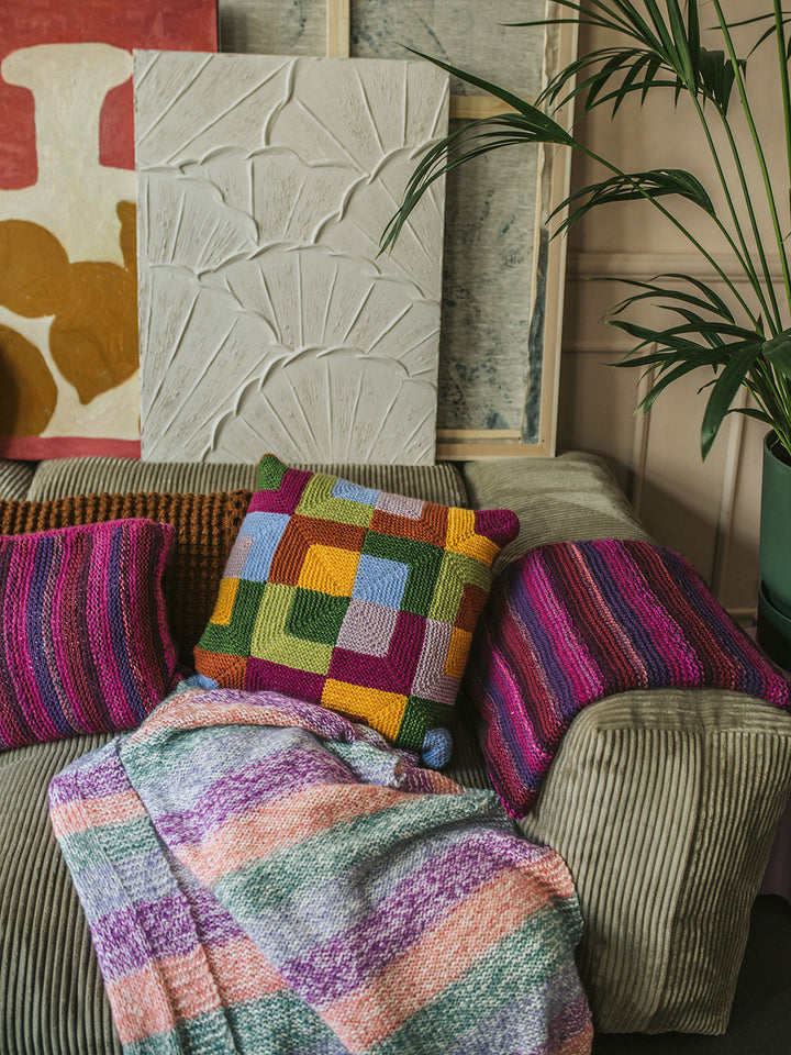Strickpaket Brigitte No. 2 Kissen in Farbblöcken